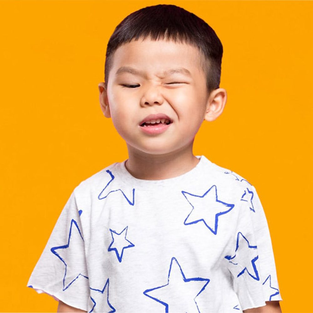 تصویر اصلی مقاله ی " اختلال تیک و معرفی 6 نوع آن "