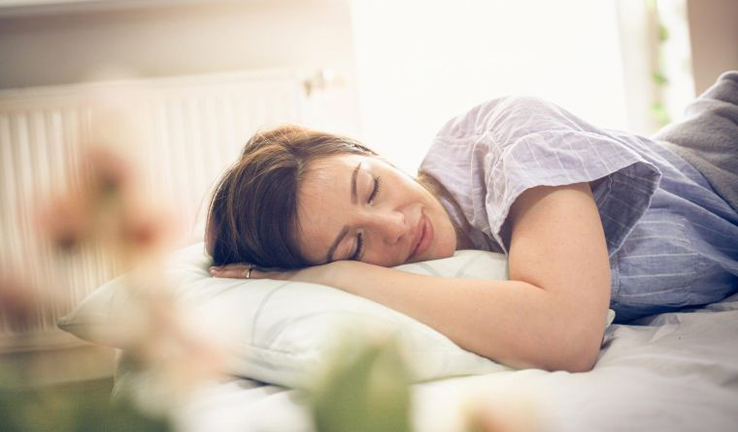 تصویر اصلی مقاله ی " 16 تکنیک‌ آرامش ذهن برای خواب بهتر "