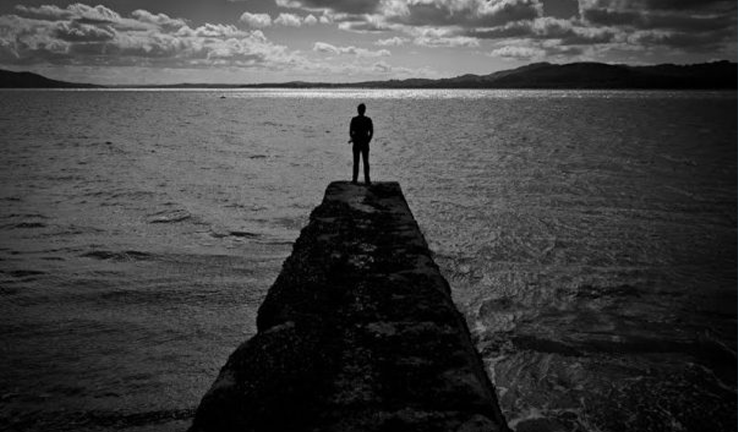 تصویر اصلی مقاله ی " تاثیر احساس تنهایی بر سلامت روان و 6 راهکار مقابله با آن "